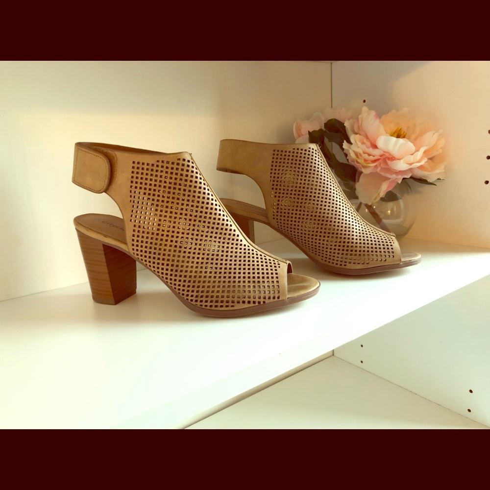 Peep toe heel Sandal